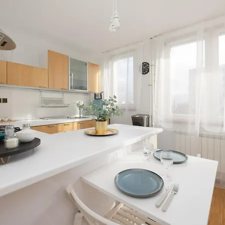 Apartment 1 Sierpnia Modern By Solarento *